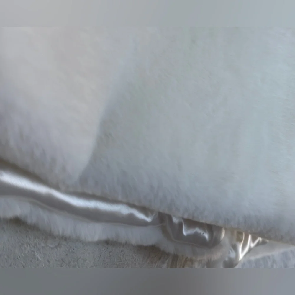 Women’s Elegant White Faux Fur Bridal Cape w/Brooch Accents, One Size Fits Most - Picture 4 of 10